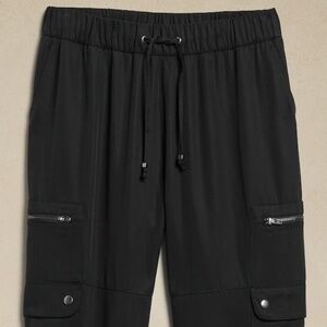 NWT-Banana Republic Factory BLACK Tencel Cargo Jogger, Large